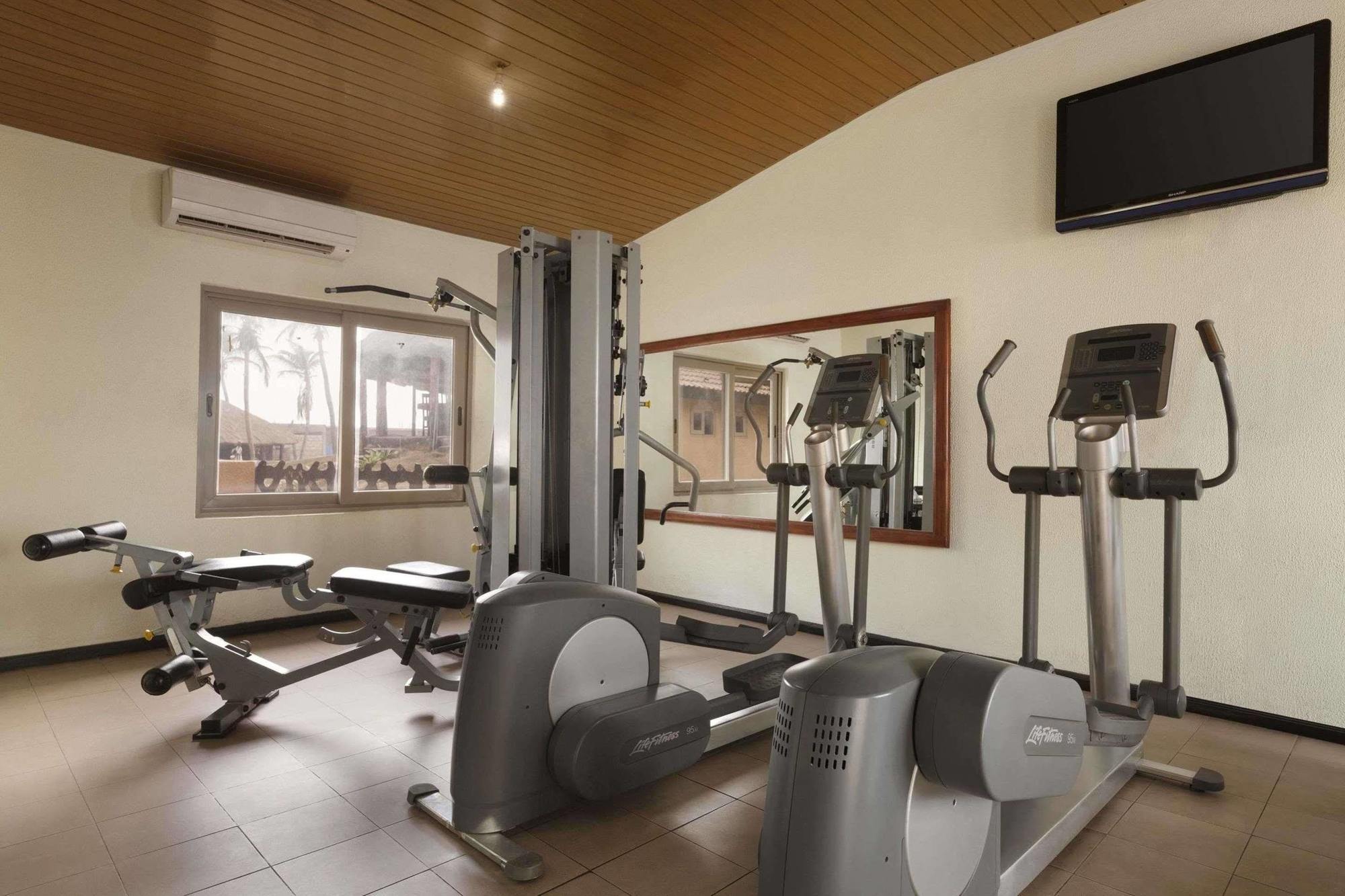 Ramada Resort Accra Exterior foto