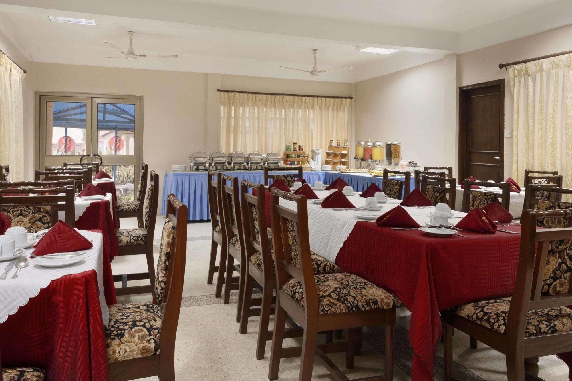 Ramada Resort Accra Exterior foto