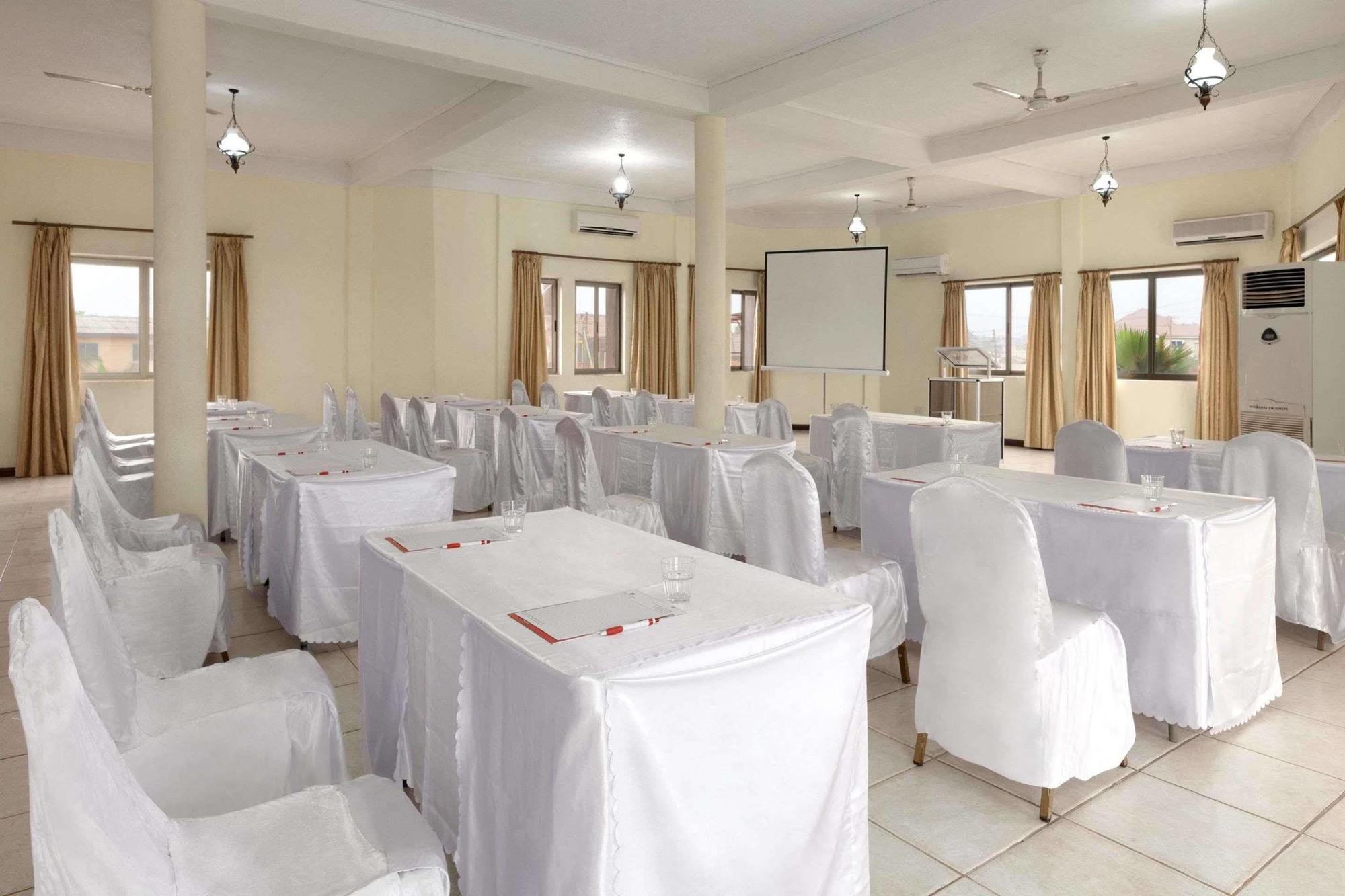 Ramada Resort Accra Exterior foto