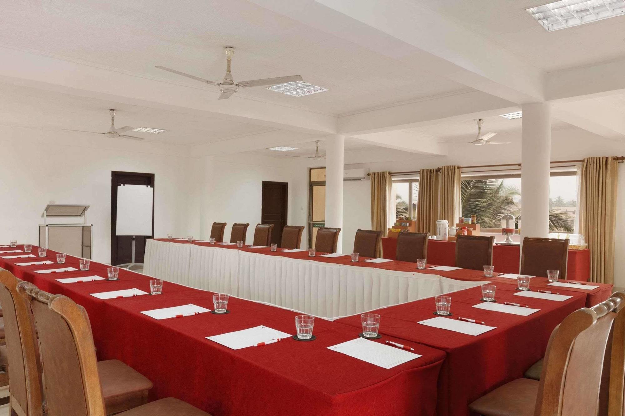 Ramada Resort Accra Exterior foto