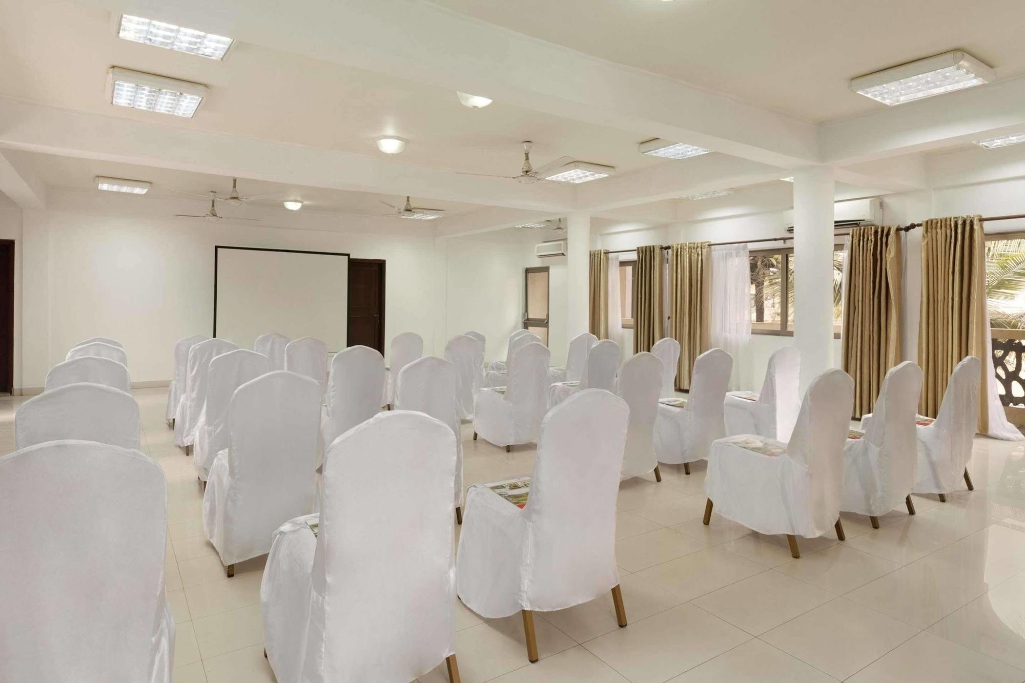 Ramada Resort Accra Exterior foto