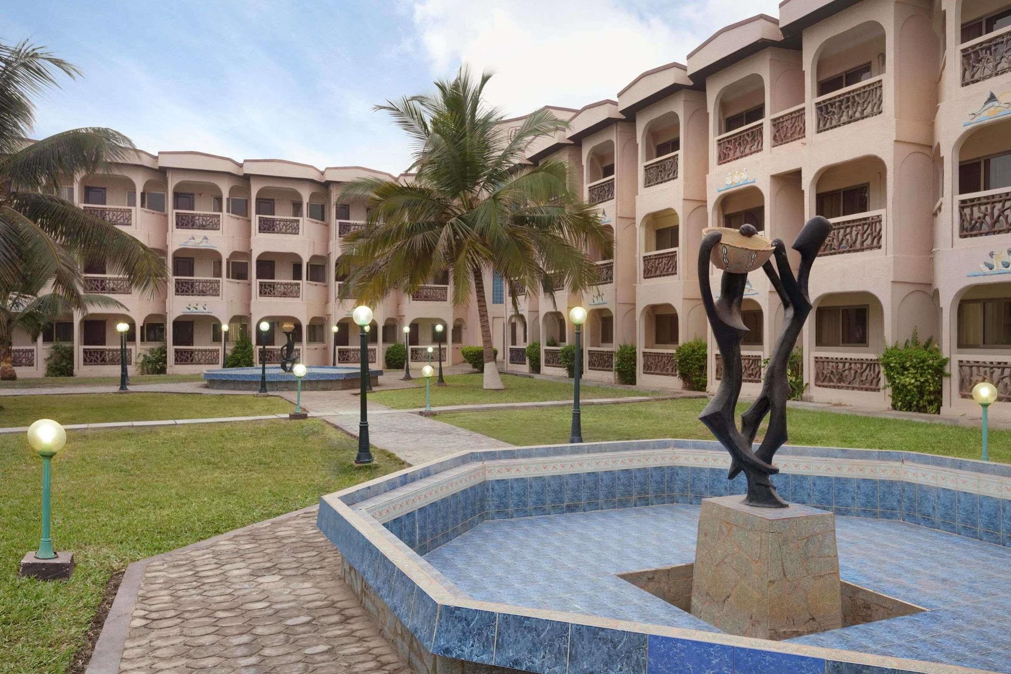 Ramada Resort Accra Exterior foto
