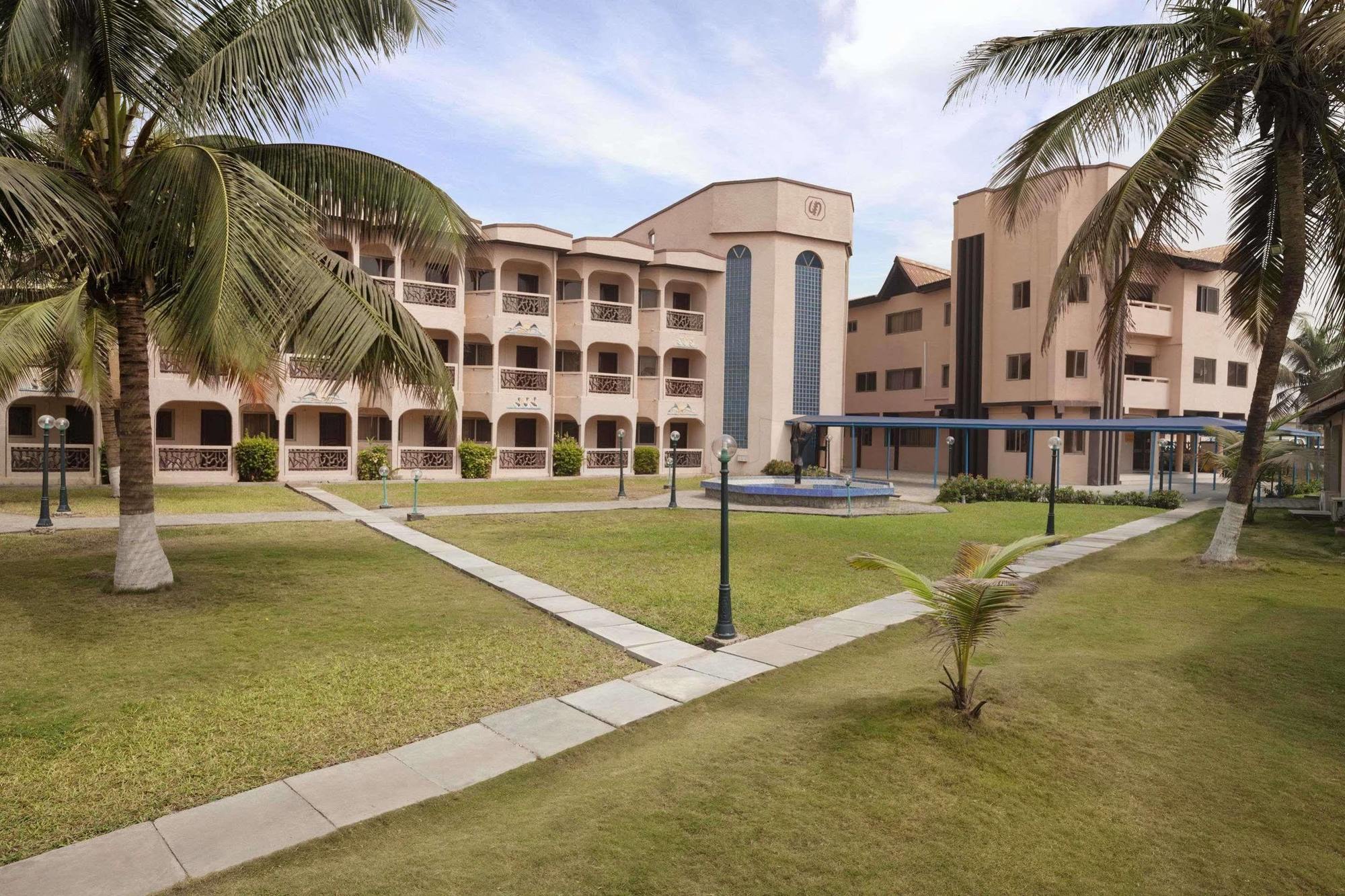 Ramada Resort Accra Exterior foto