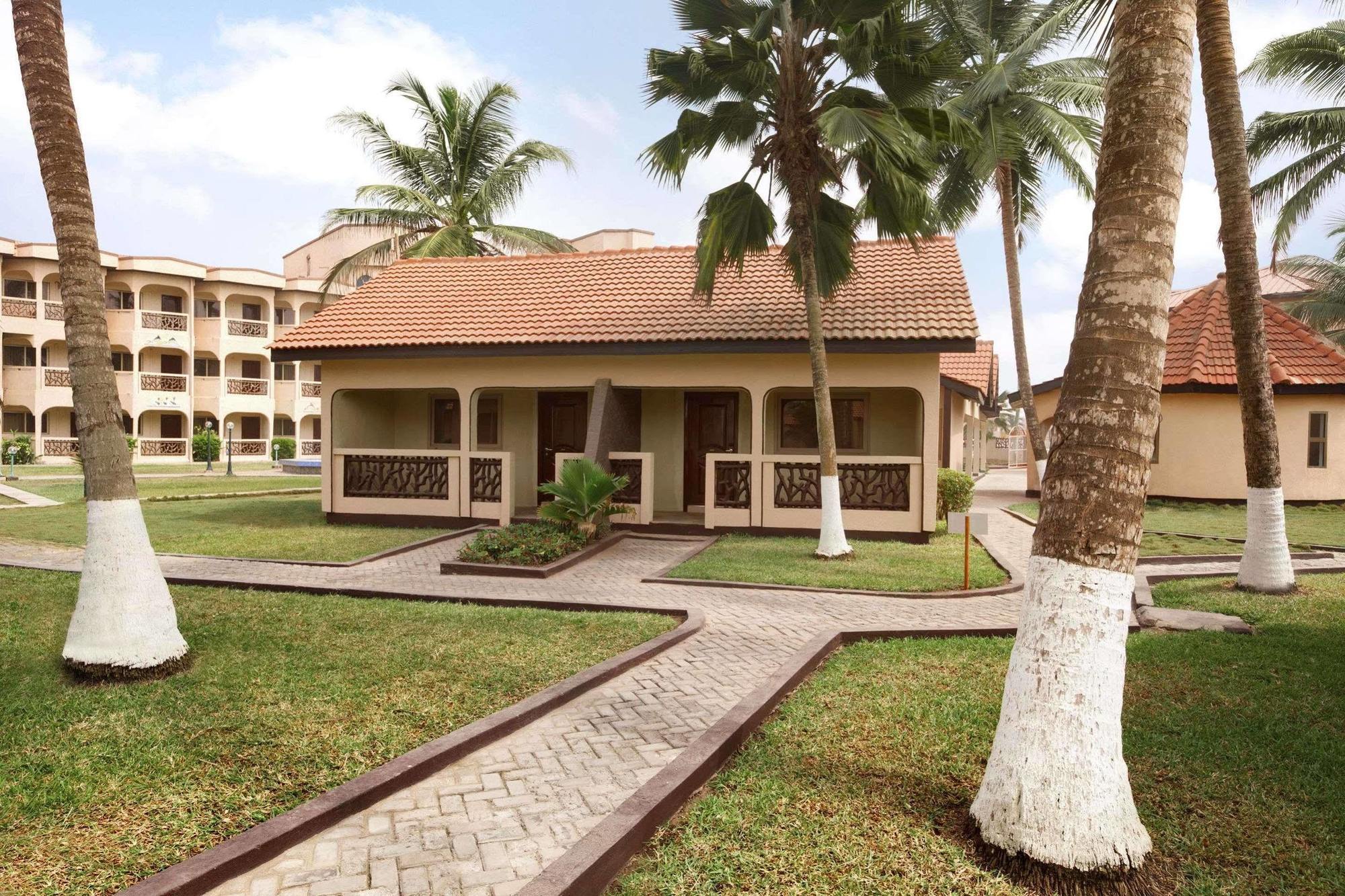 Ramada Resort Accra Exterior foto